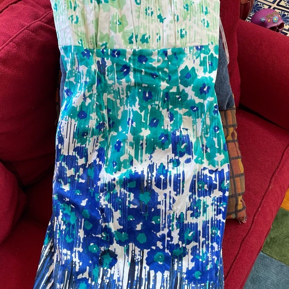 Like new Calvin Klein size 6 dress - Picture 3 of 4